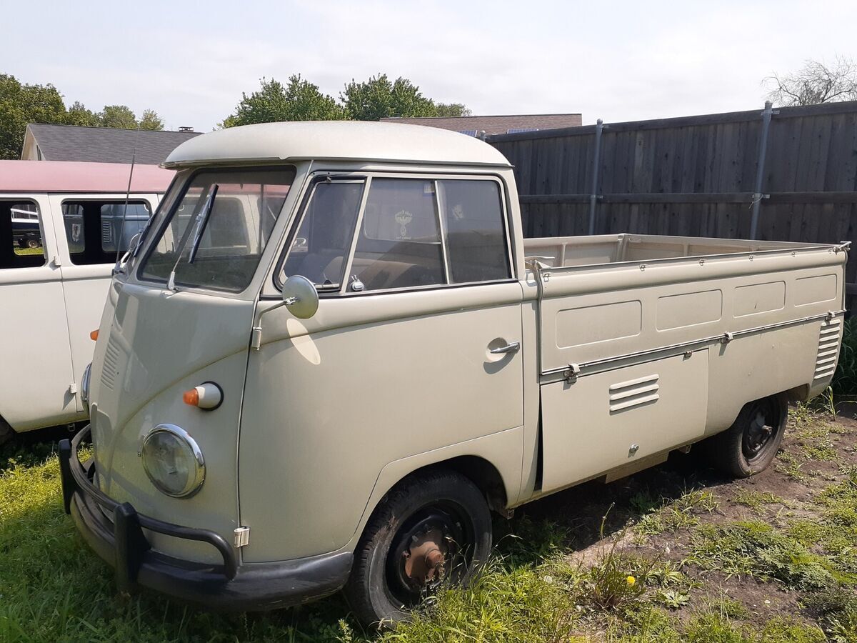 1961 antique collectors vw single cab truck