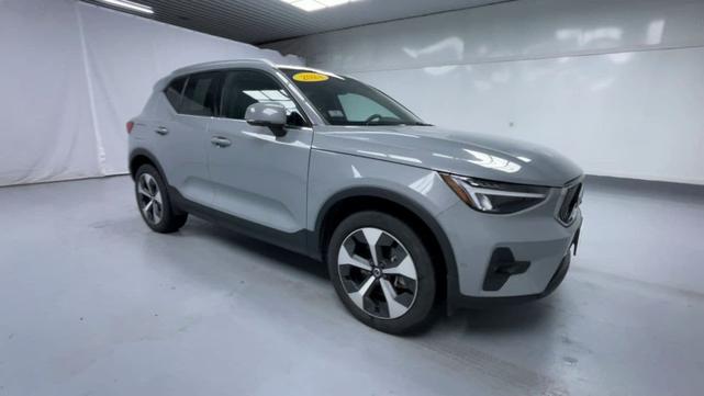 2024 volvo xc40 plus bright theme