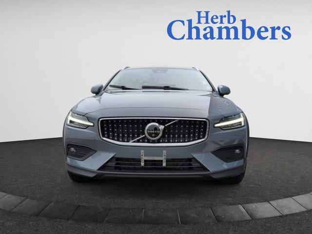 2024 volvo v60 cross country plus