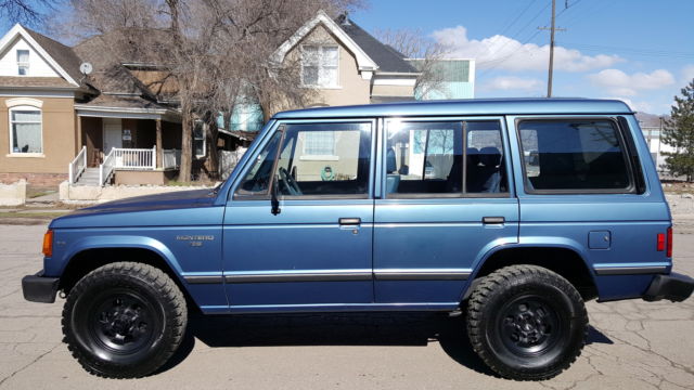 rare 1990 mitsubishi montero rs 4 door 4x4 with automatic transmission (blue)