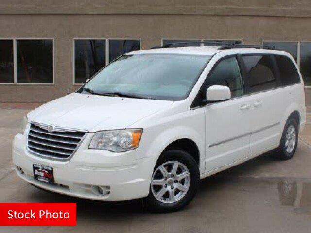 2010 chrysler town & country touring