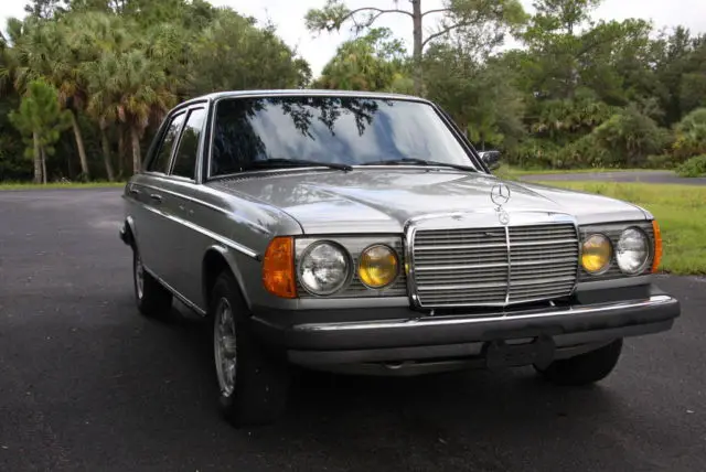 1982 mercedes-benz 300 dt 49,000 mile original in excellent condition