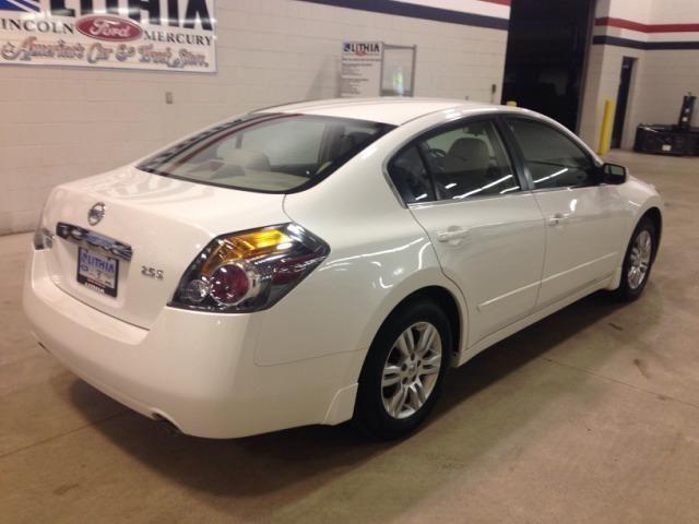 2010 nissan altima 4dr sedan 2.5 for sale in grand forks, north dakota
