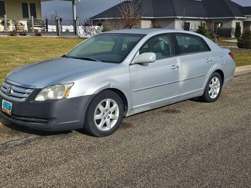 2006 toyota avalon 220,000 miles runs good. could use a cleaning