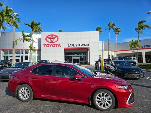 2022 toyota camry le