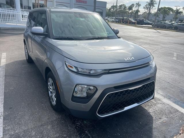 2022 kia soul lx