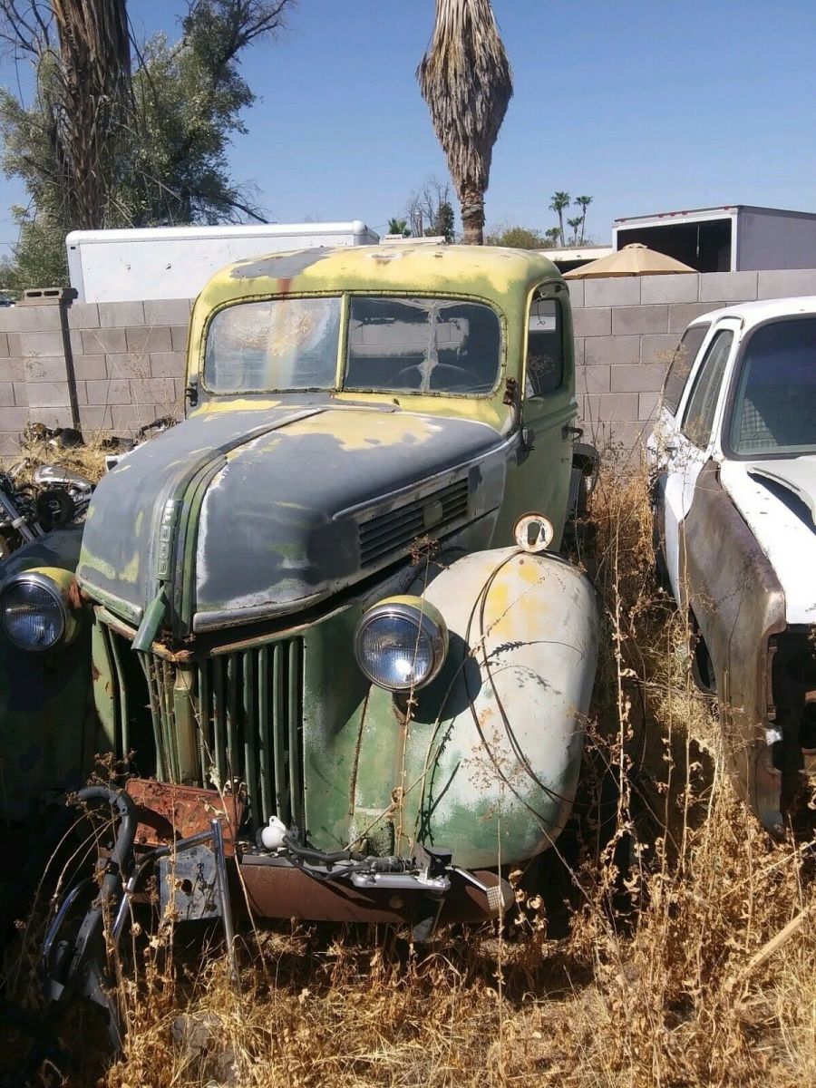 1941 ford - flat bed truck - has flat head v8 engine - 3/4 or 1 ton - runs