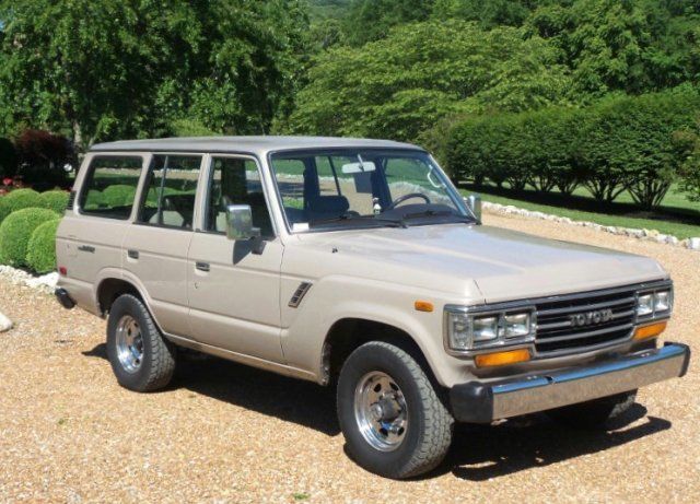 new paint & clear coat...amazing fj62 inside & out...a must see!