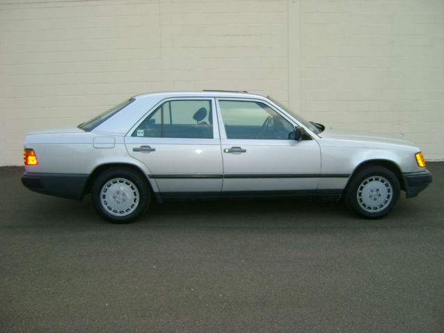 1987 mercedes benz 300 turbo diesel low 217k miles no accident clean no reserve!
