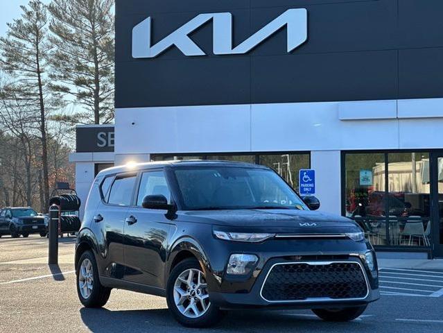2022 kia soul lx