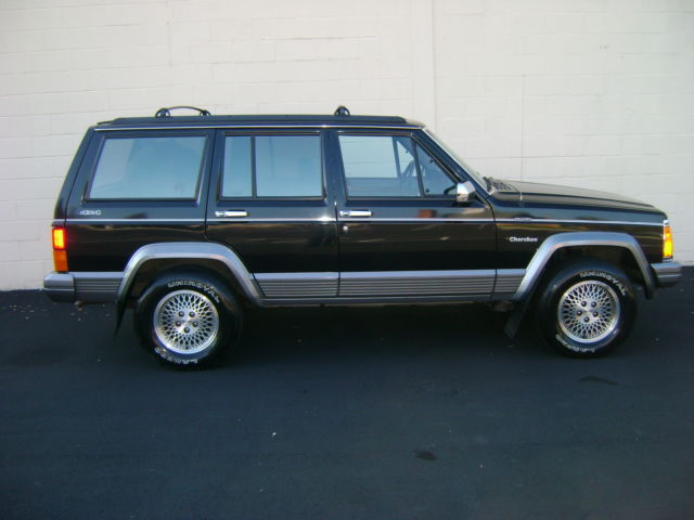 1993 jeep cherokee country classic 4x4 low 55k miles 1own non smoker no reserve!
