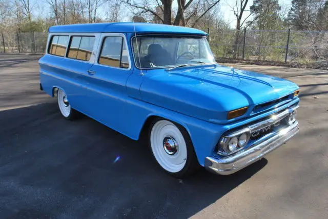 rarely seen 1964 gmc suburban custom with 305ci v6!!!