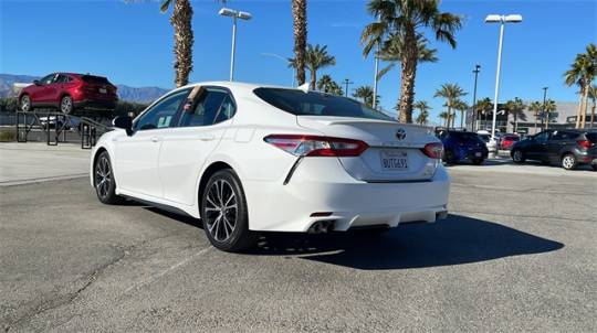 2020 toyota camry hybrid se
