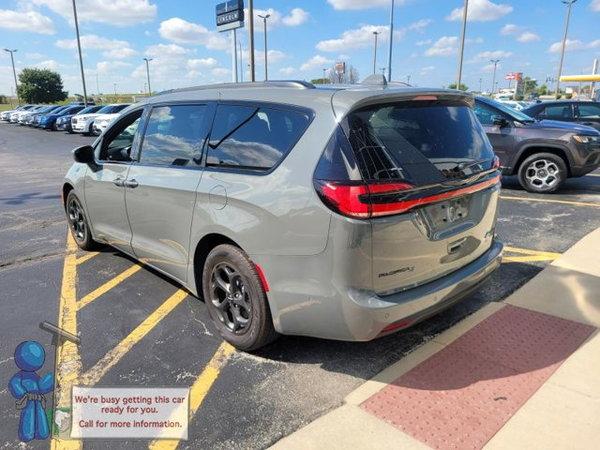 2021 chrysler pacifica hybrid in dulles, virginia