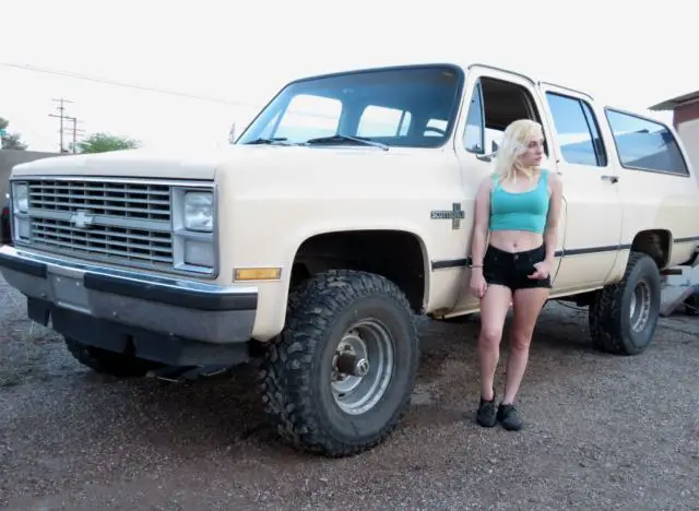 1984 chevy suburban 4x4 factory dual ac ps pdb nice sbc w/ 4 spd az rot free c10