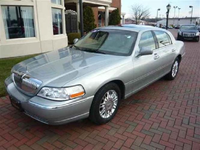 used 2006 lincoln town car 4dr sdn signature limited sedan, 73,174 miles in toledo, oh