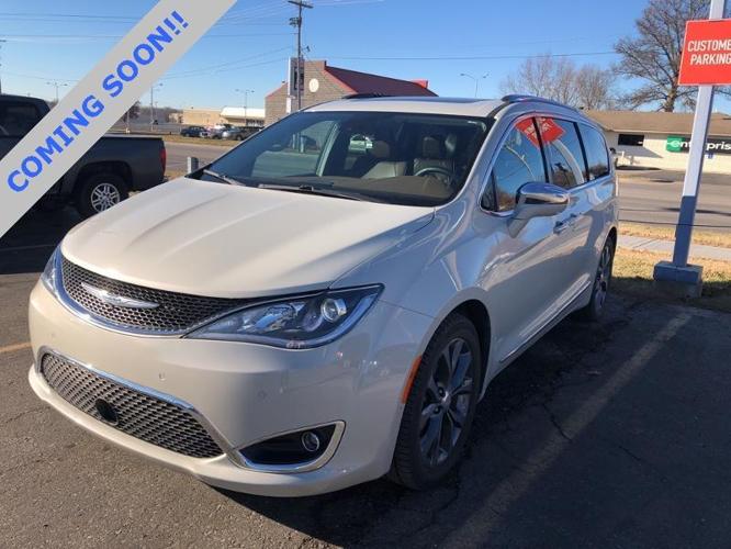 2017 chrysler pacifica limited limited 4dr mini-van for sale in leavenworth, kansas