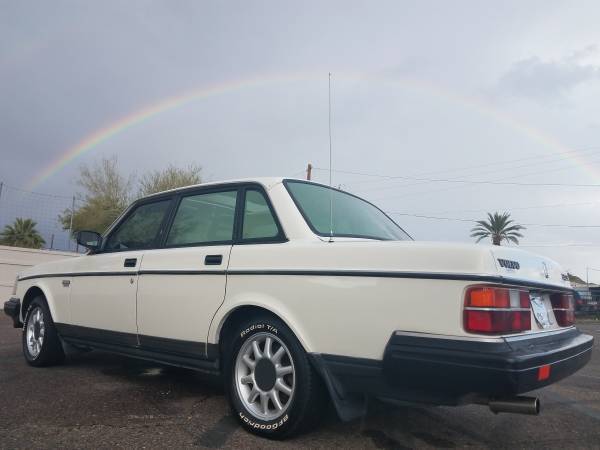 1992 volvo 240 gl sedan 4-door 2.3l 4cyl 5 speed manual!! rare car!!
