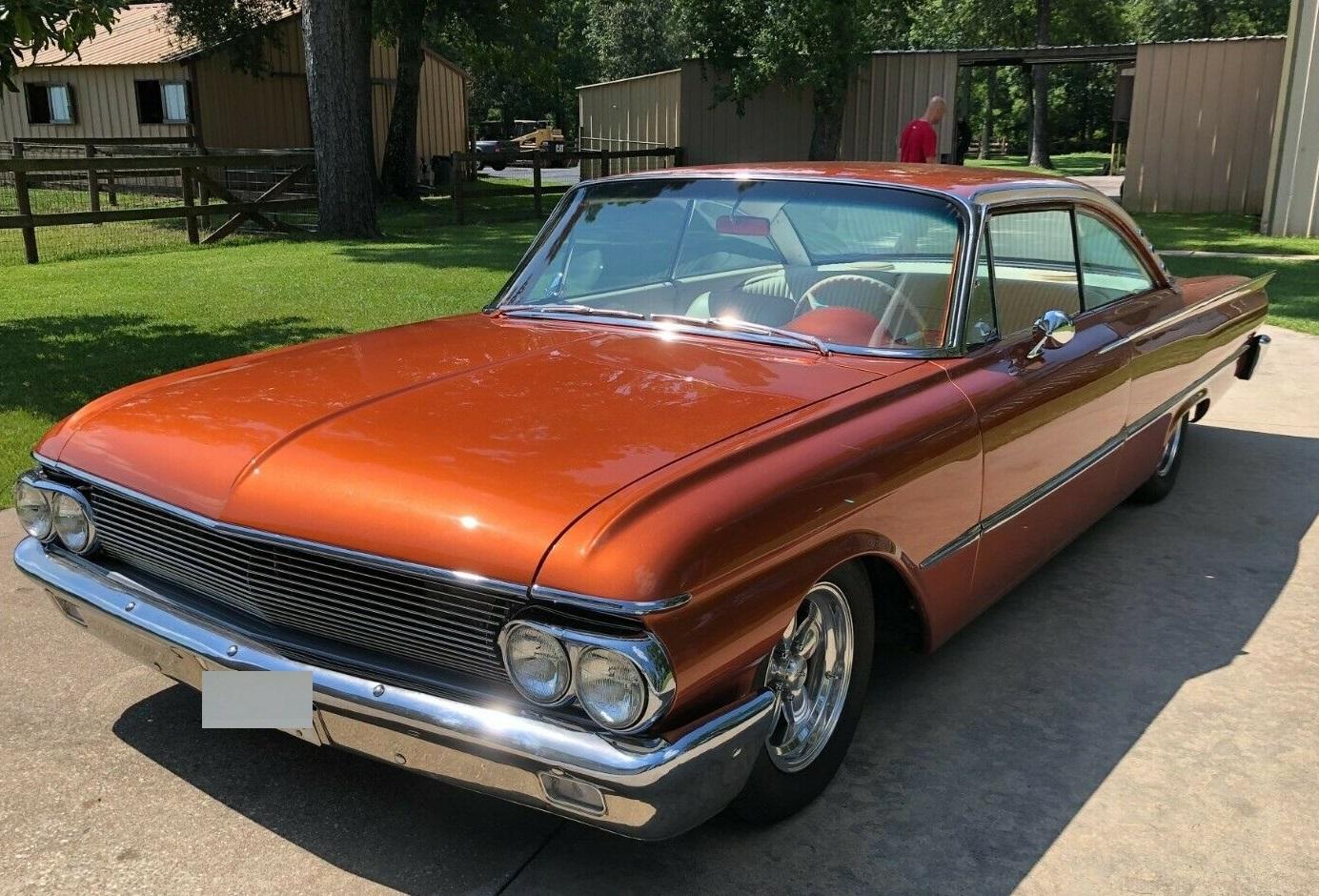 1961 ford galaxie starliner with a 351 windsor