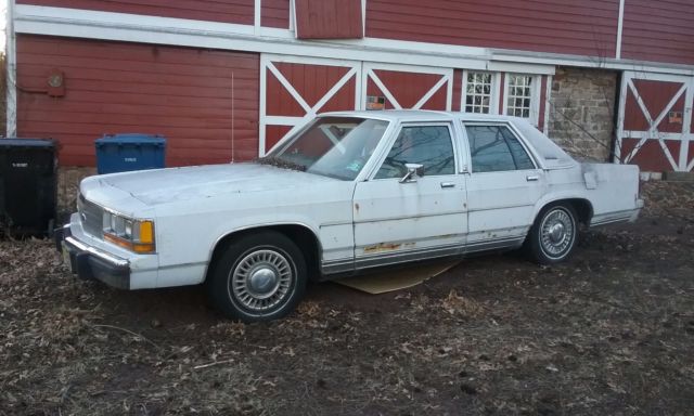 1988 ford crown victoria ltd -- white w/ gray plush interior. not running