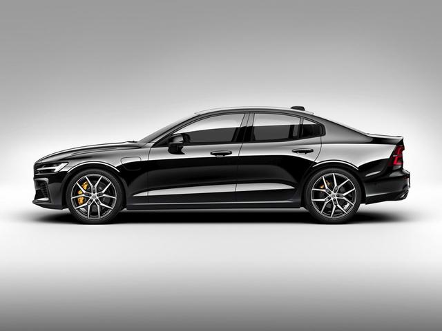 2022 volvo s60 recharge plug-in hybrid t8 black edition r-design extended range