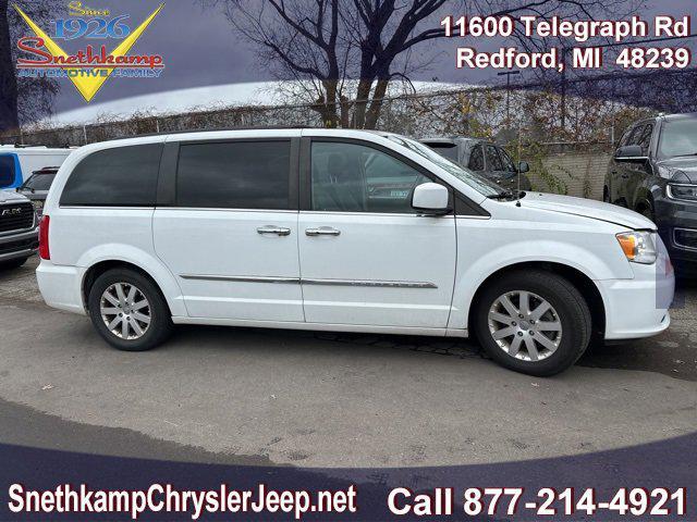 2016 chrysler town & country touring