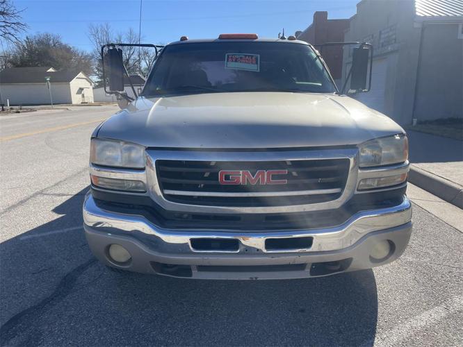 2004 gmc 3500 in benton, kansas