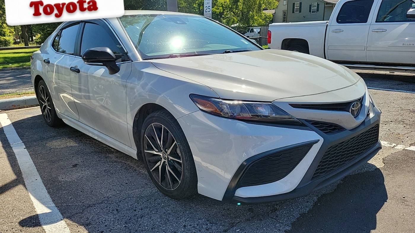 2022 toyota camry se