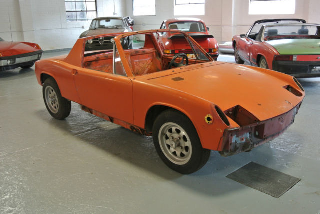 solid rolling chassis with suspension