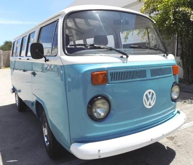 1989 vw van 14 window **** like new *****