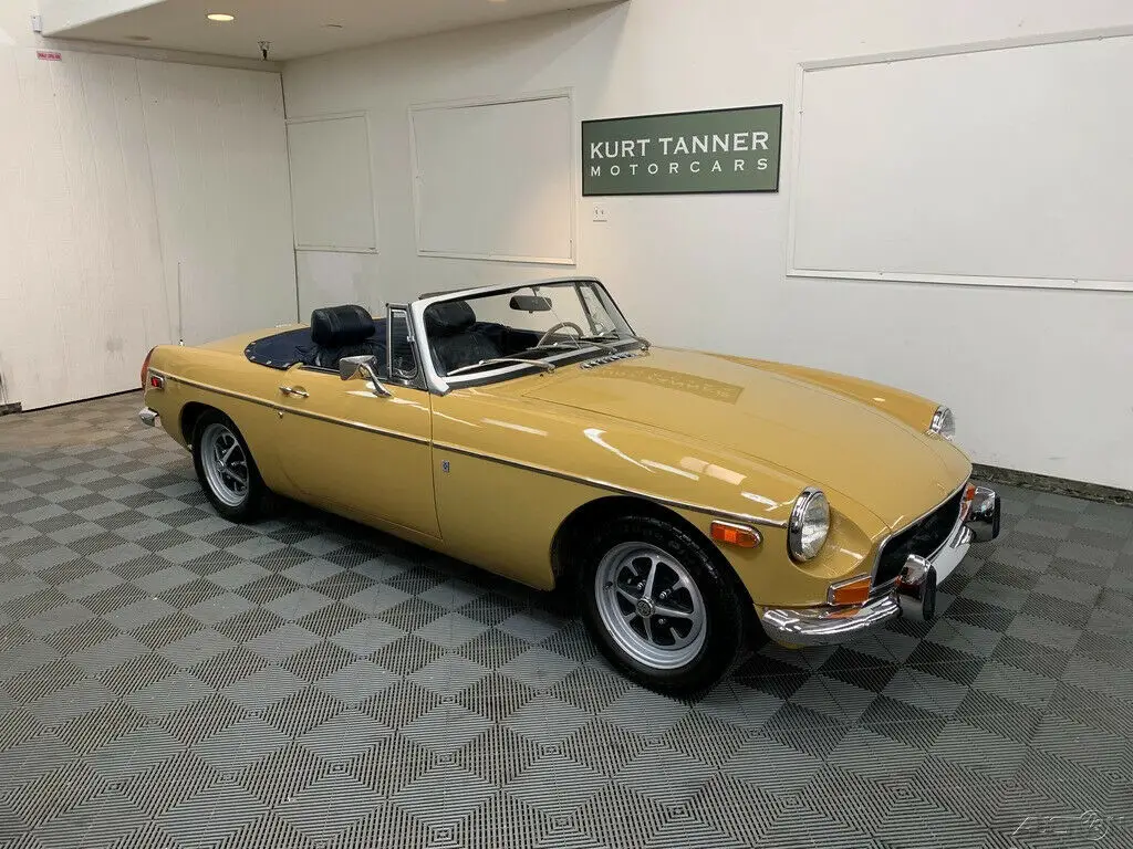 1972 mgb roadster. harvest gold. excellent, clean original car in nice colors