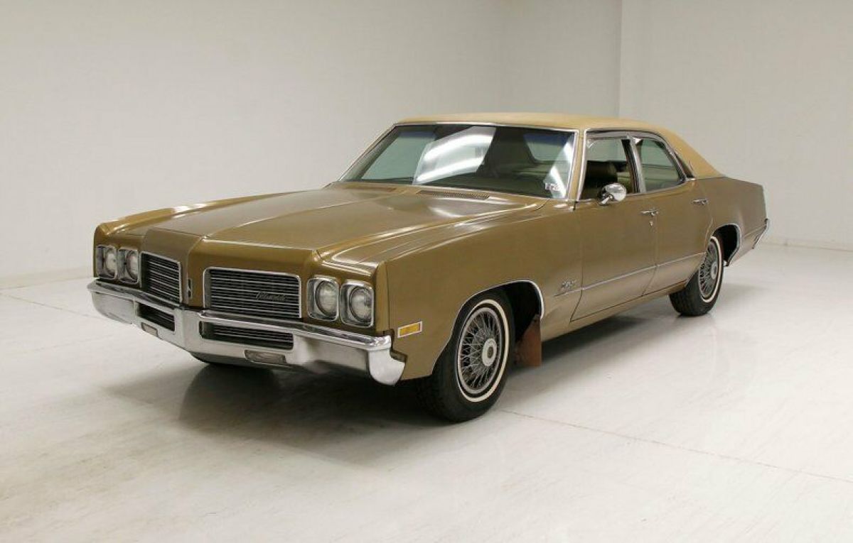 burnished gold exterior/vinyl top/original interior/350ci rocket v8